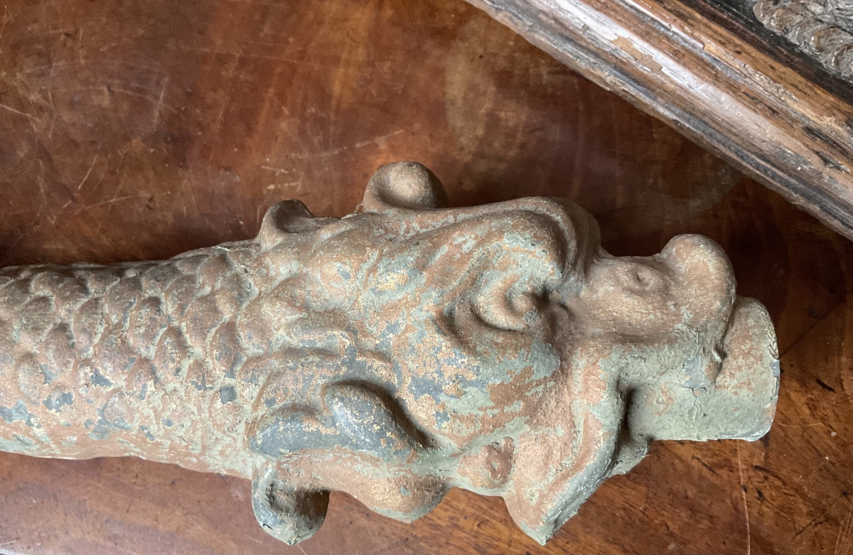 Tête de fontaine en zinc et plomb peint et doré 