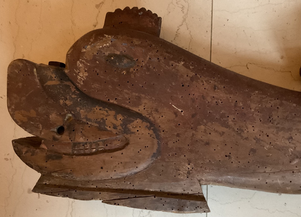 Piece Of Wood, Boat Or Dolphin Architecture-photo-2