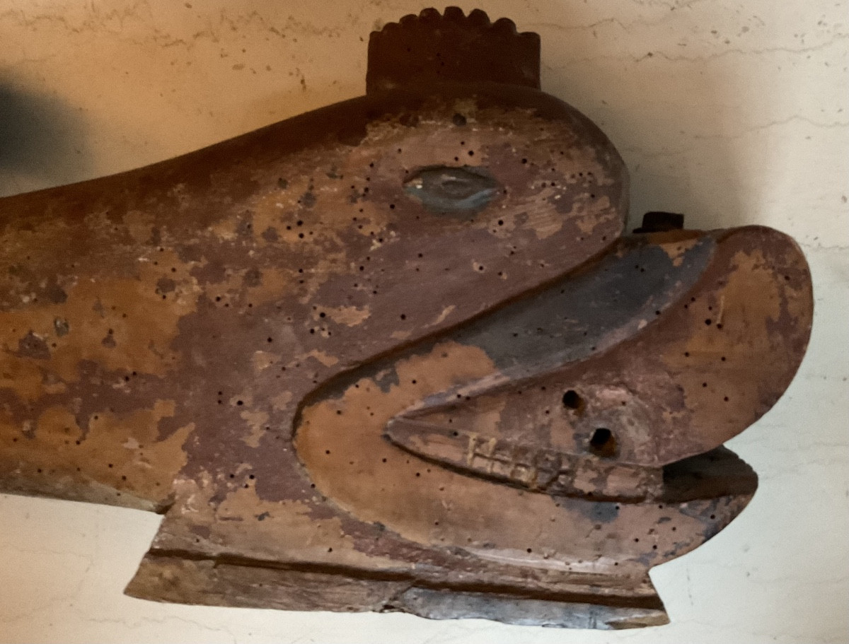 Piece Of Wood, Boat Or Dolphin Architecture-photo-4