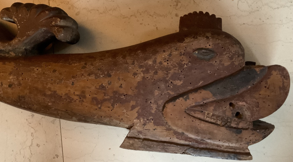 Piece Of Wood, Boat Or Dolphin Architecture-photo-1