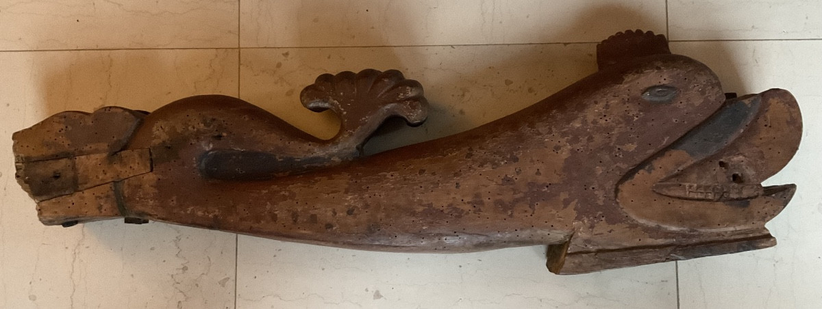 Piece Of Wood, Boat Or Dolphin Architecture-photo-2