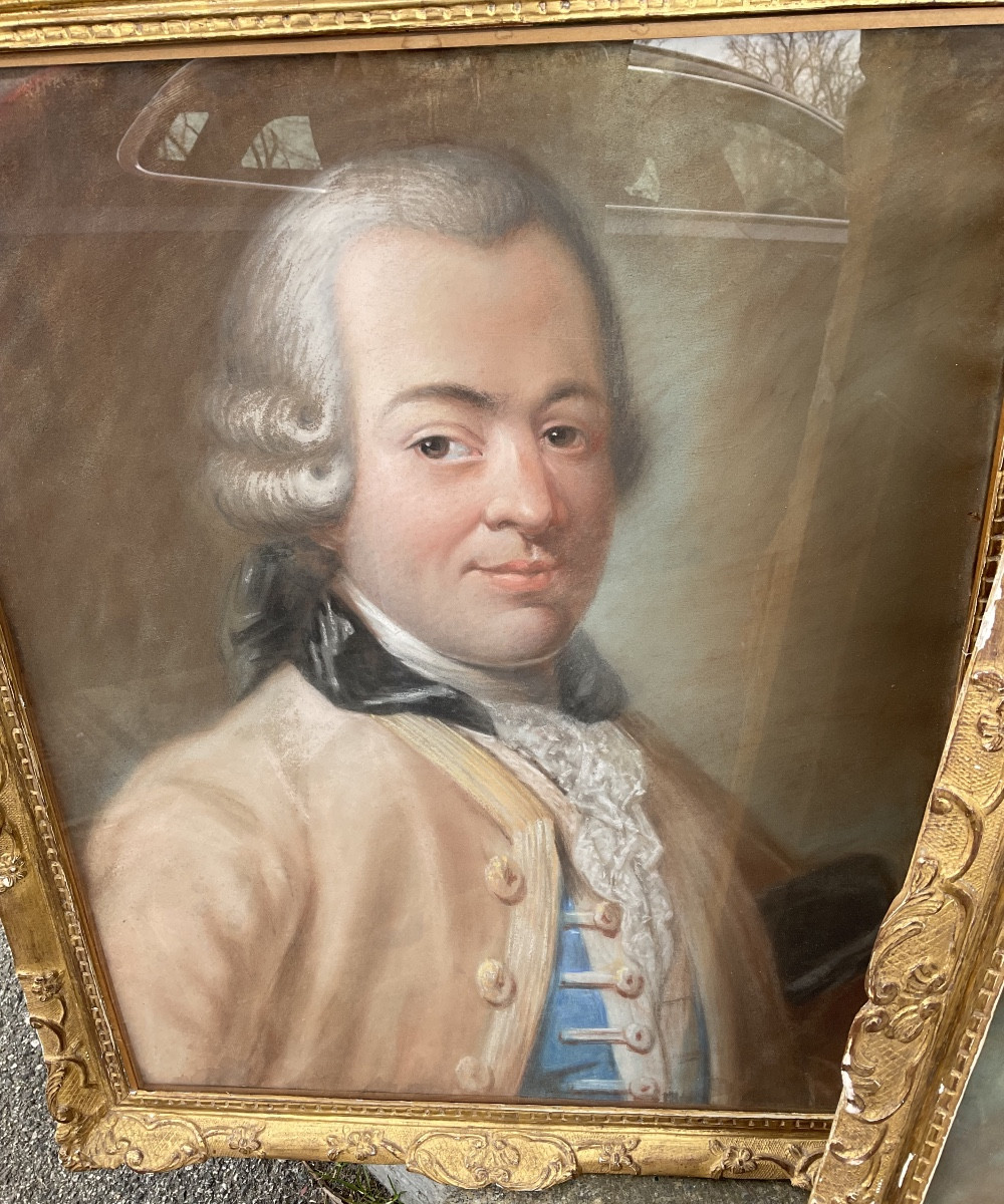 Pair Of 18th-century Pastels In Antique Frames -photo-3