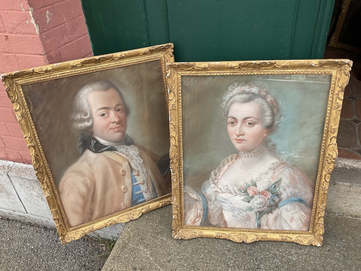 Pair Of 18th-century Pastels In Antique Frames -photo-3