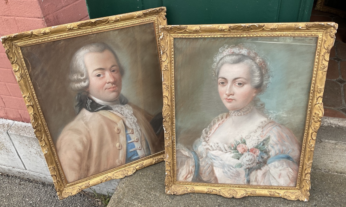 Pair Of 18th-century Pastels In Antique Frames 
