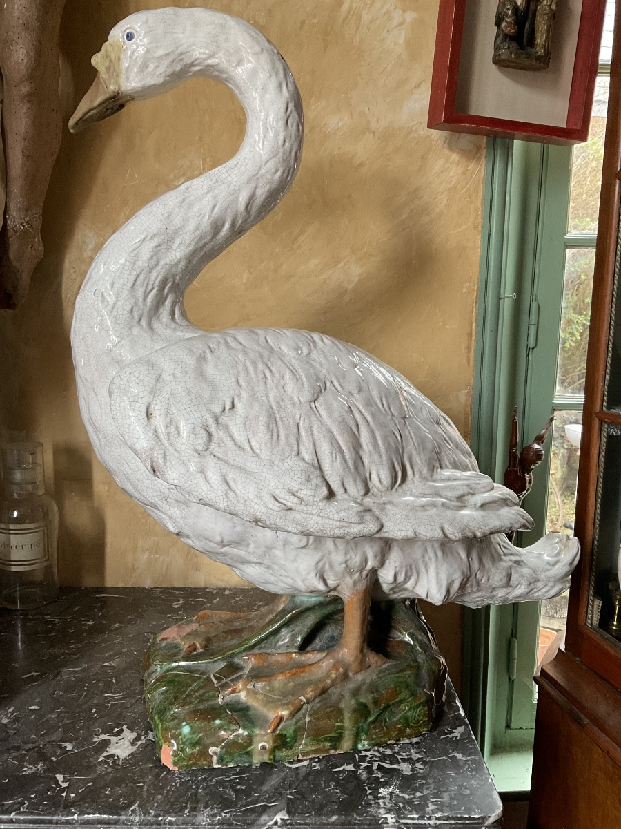 Bavent Earthenware Swan, 84cm Tall