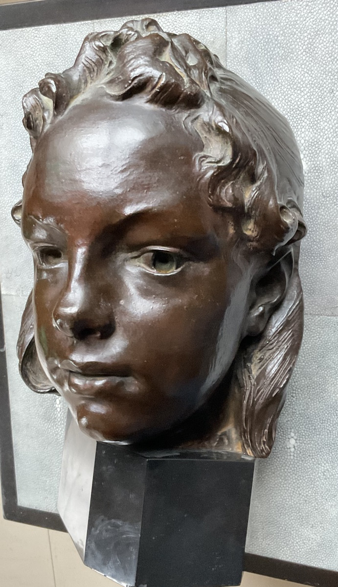 Tête de jeune fille bronze 