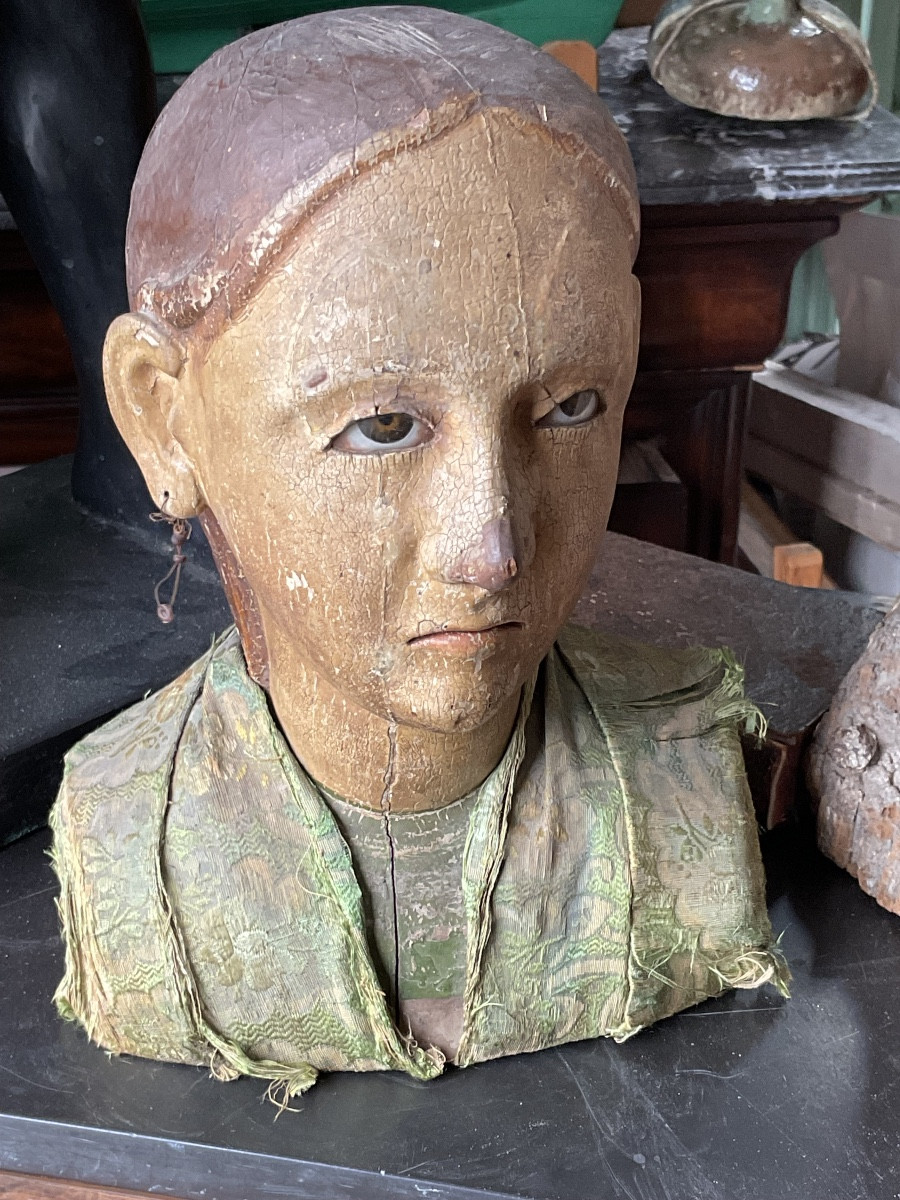Capitol Bust 18th Century-photo-1