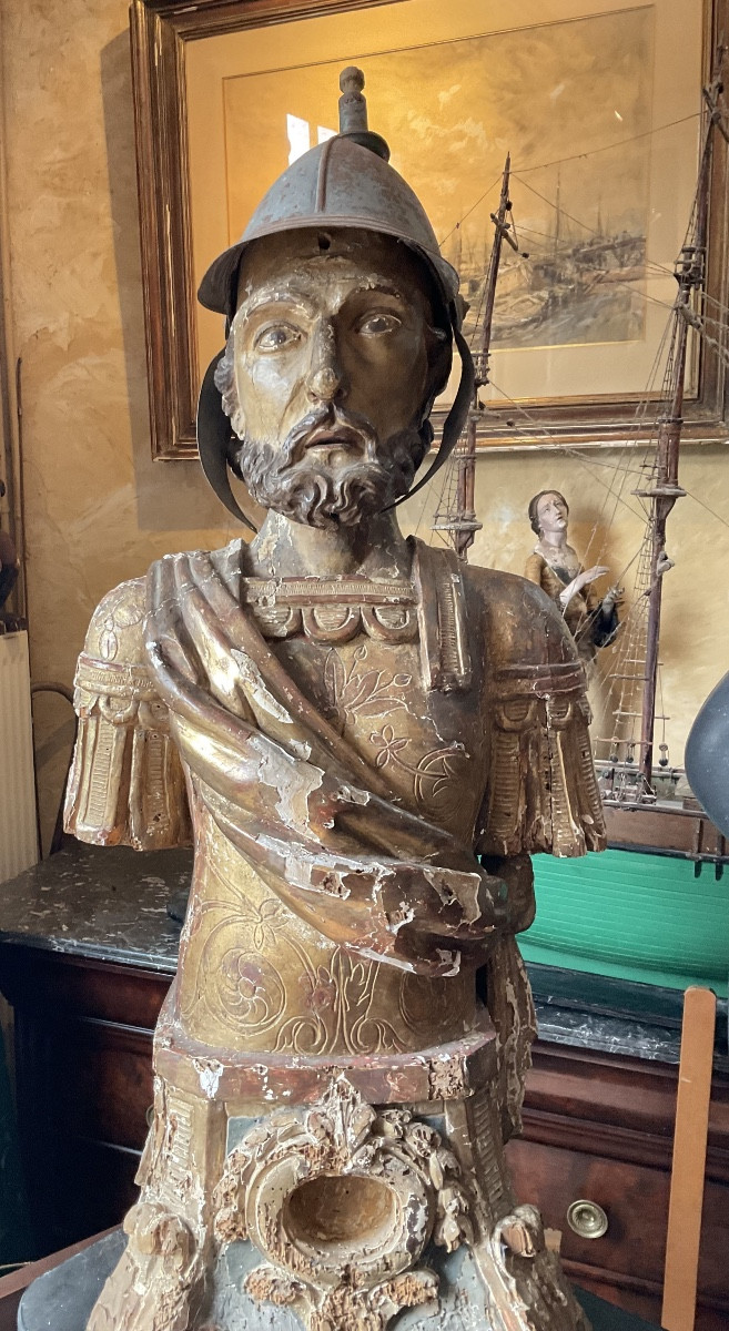 Large 17th Century Italian Gilded Wood Reliquary In Mint Condition