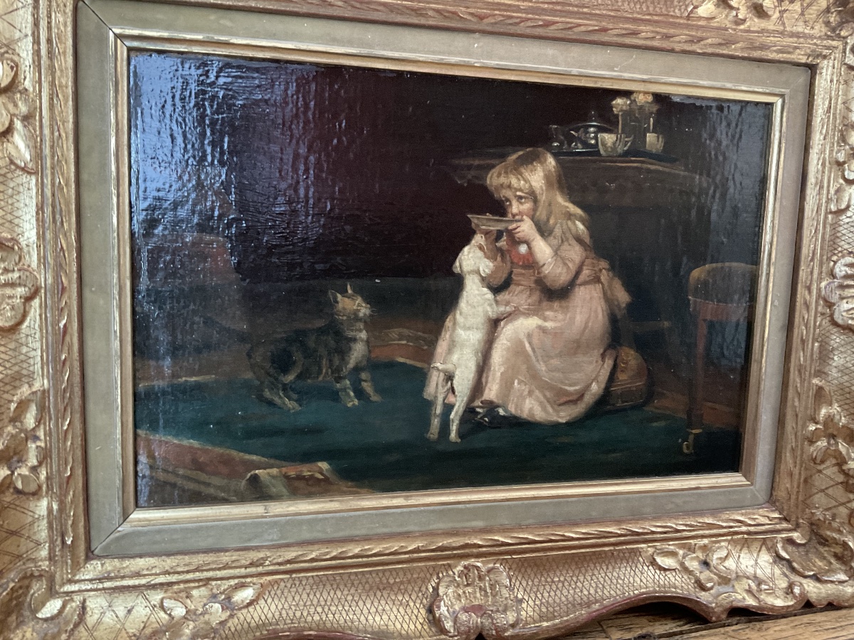 Petite fille entourée de son chat et de son chien-photo-4