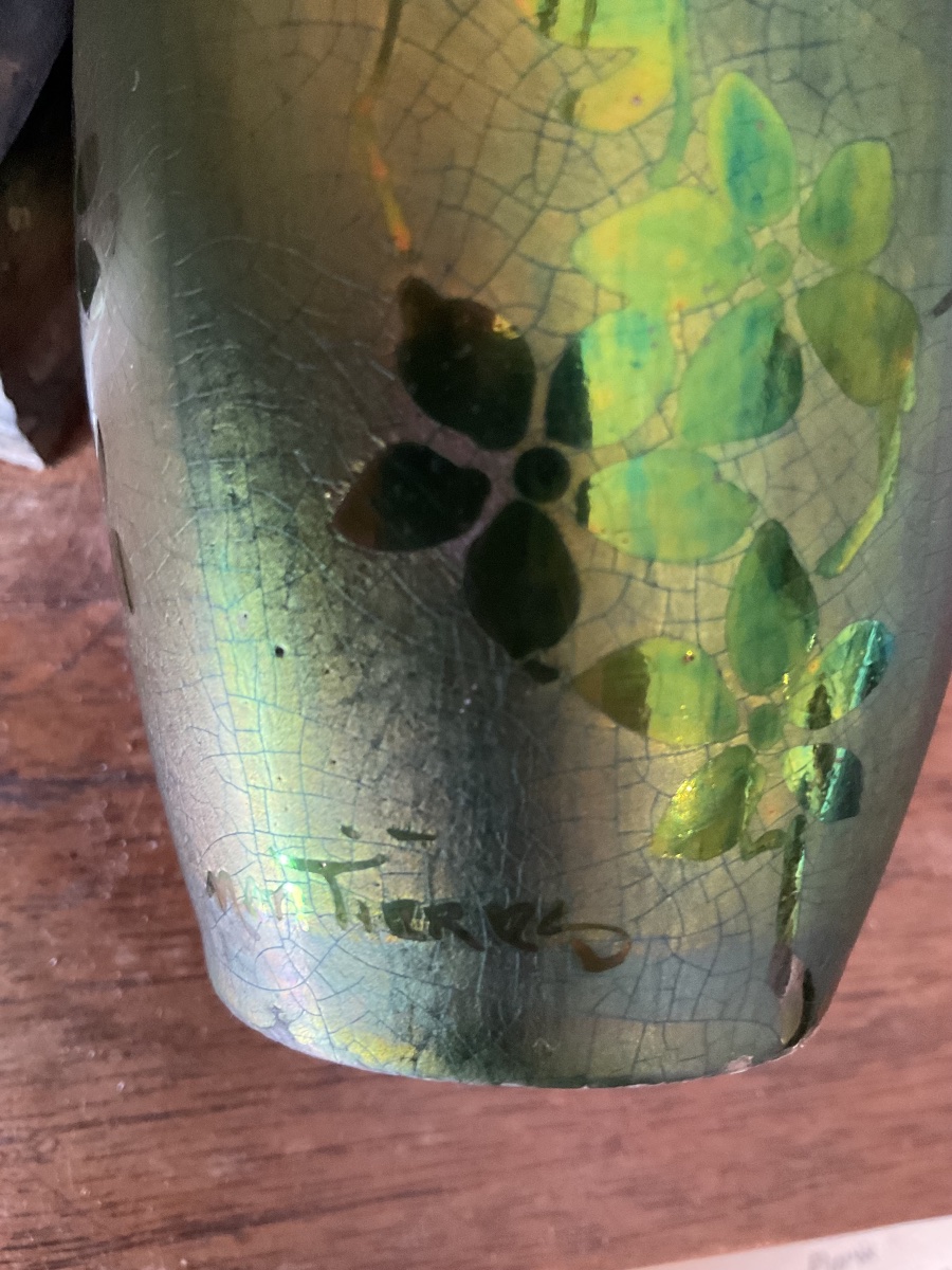 Petit modèle de vase irisé de Montieres-photo-3