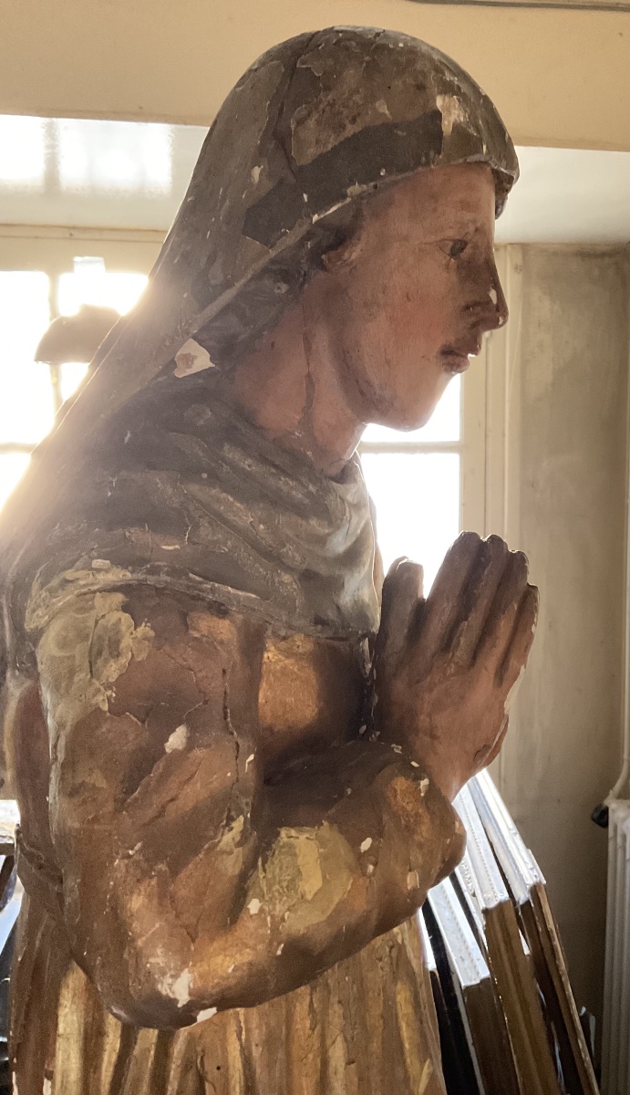18th-century Gilded Wood Sculpture Of A Saint In Prayer-photo-2