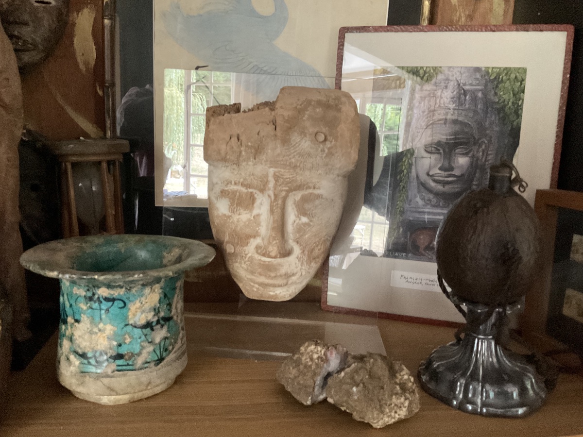 Early Egyptian Mask Made Of Wood And Pigments -photo-2