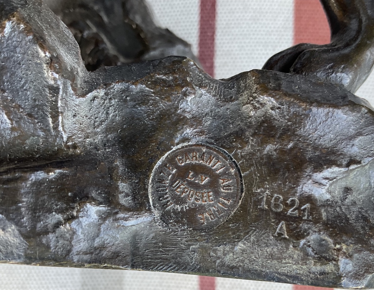 Bronze Dog On A Chain-photo-4
