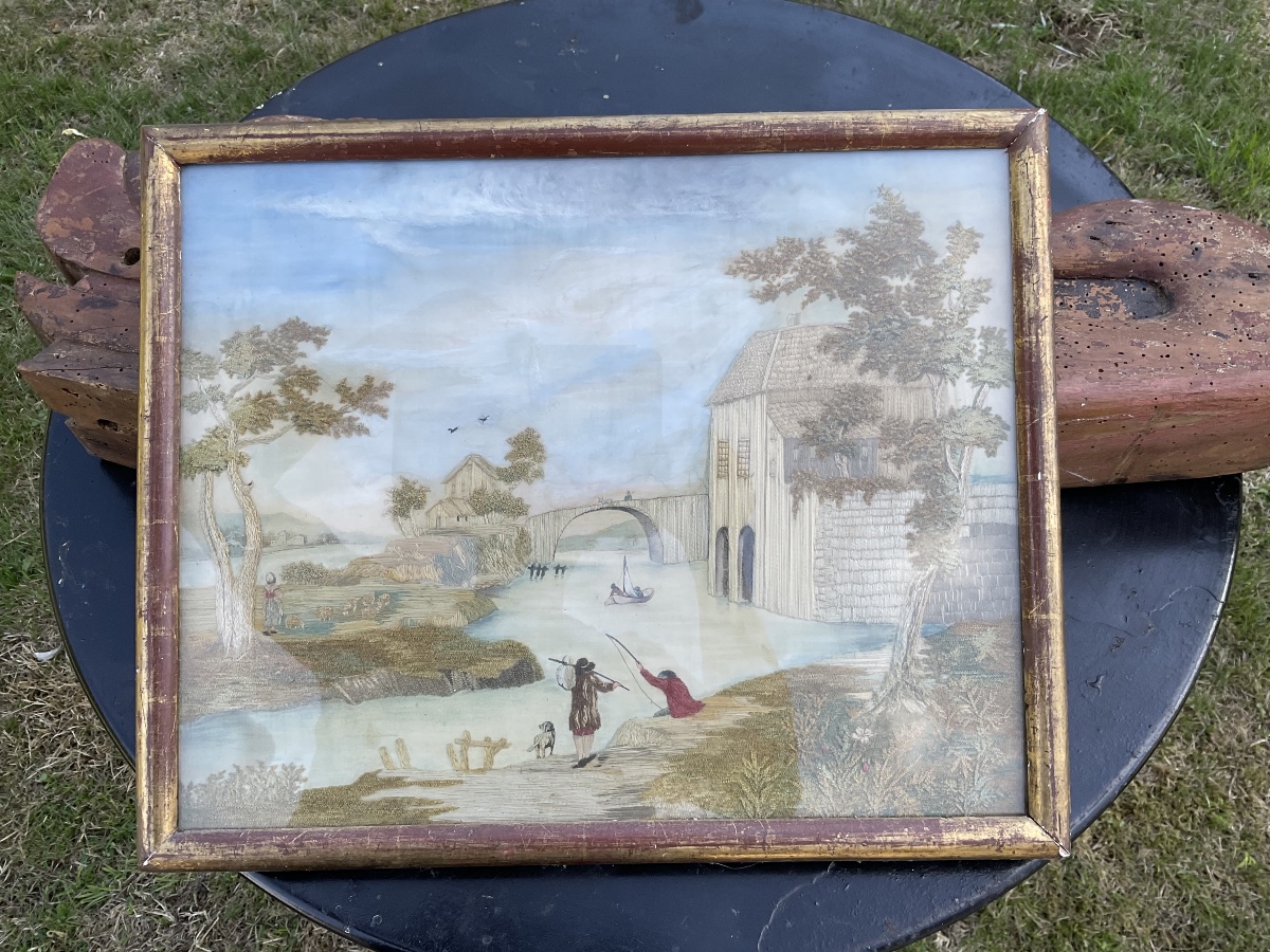 Travail de broderie représentant des personnages au bord de l’eau-photo-2