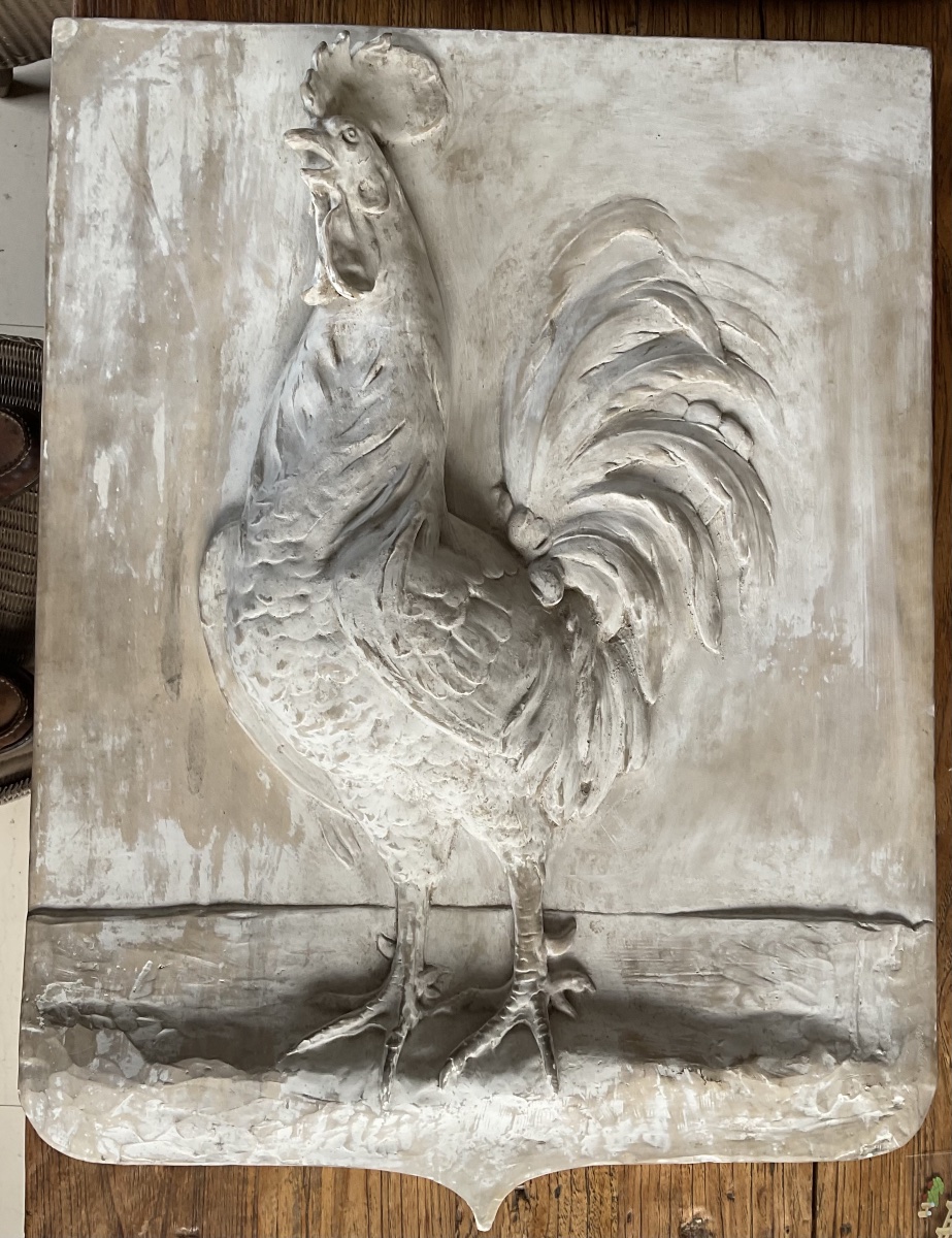 Important blason en terre cuite représentant un coq 80/50