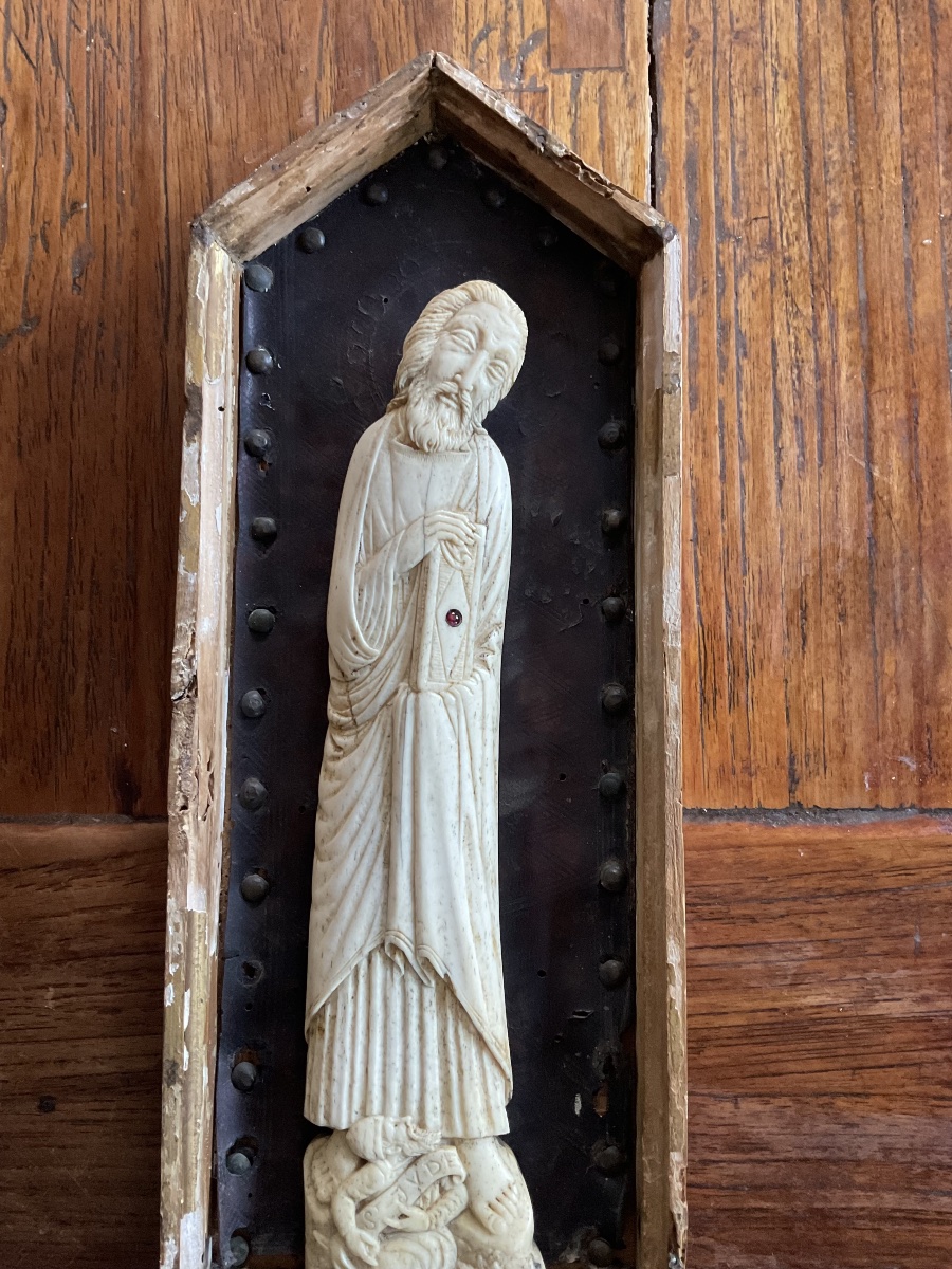 Saint Eudes en os présente dans son autel-photo-2