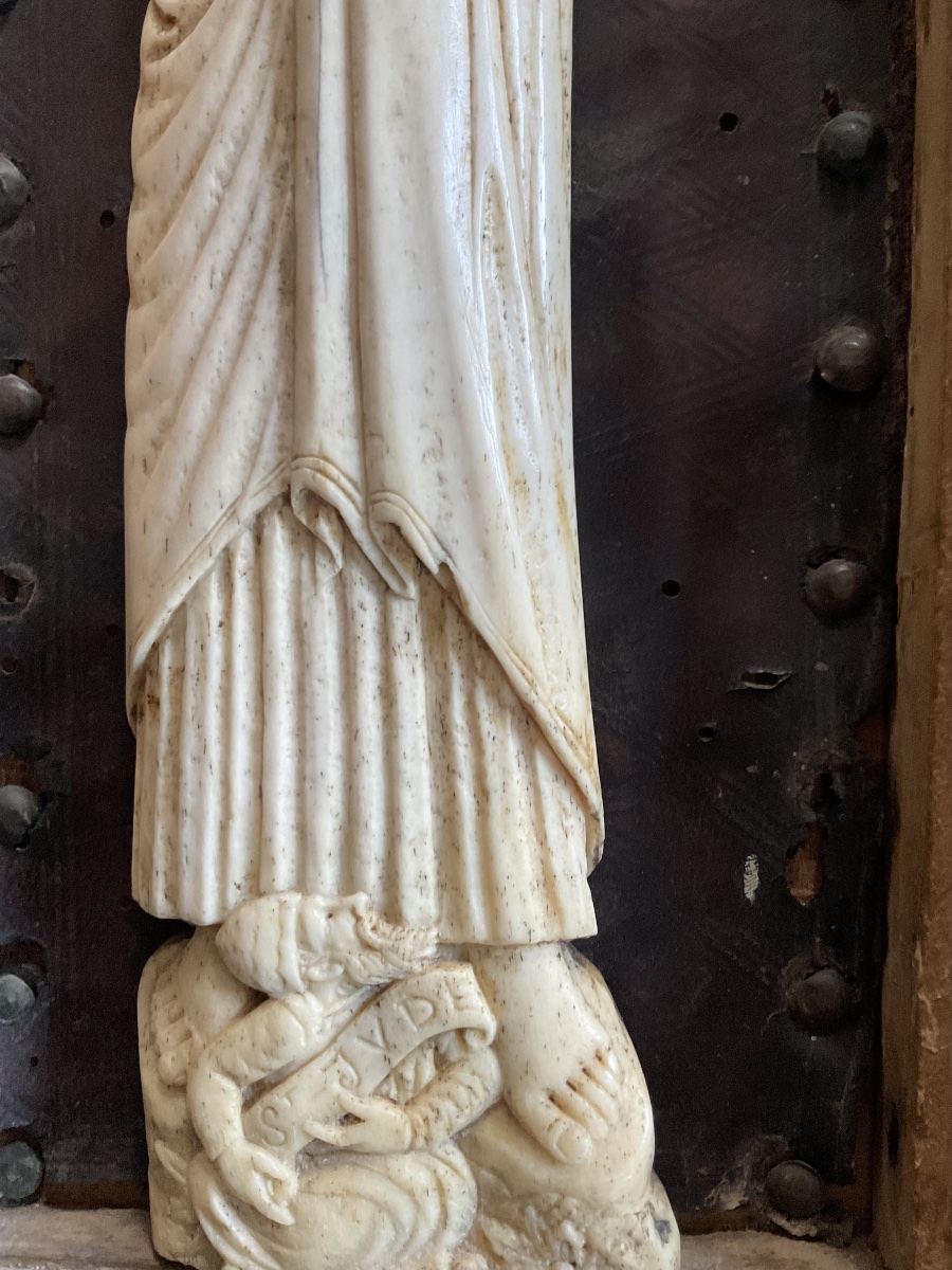 Saint Eudes en os présente dans son autel-photo-4