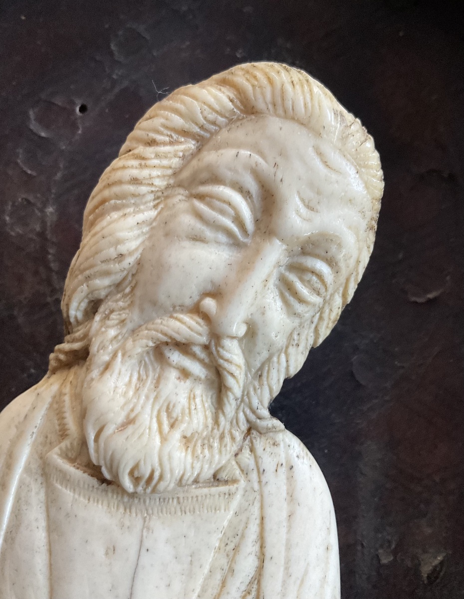 Saint Eudes en os présente dans son autel