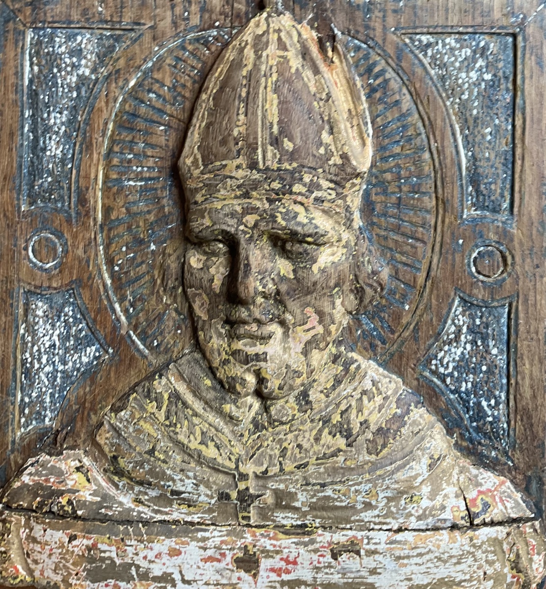 Bois sculpte tête d’évêque 