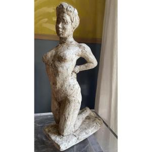 Femme  agenouillée  plâtre 