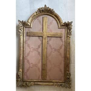 Cadre XVIIIe pour crucifix ivoire 106//74