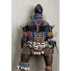 Poupée bois et perles Afrique h 35 cm