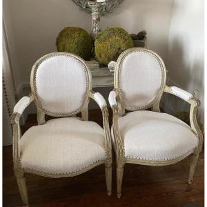 Ancienne Paire De Fauteuils Médaillon D’époque 