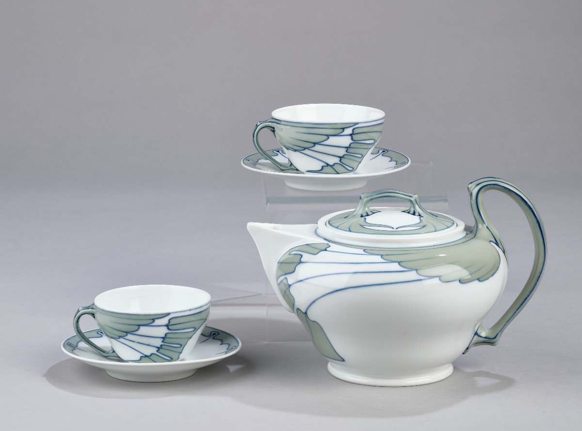 Rudolf Hentschel, Teapot With Lid And Two Cups With Saucers