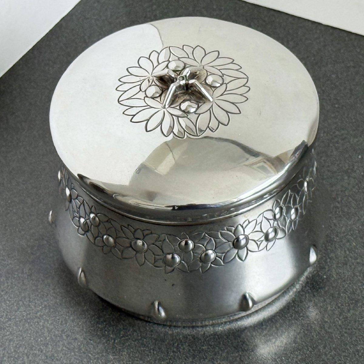 Wilkenart Nouveau Candy Box, Jugendstil, “apfelbäumchen” Pattern, Design Heinrich Vogeler, 1902-photo-3