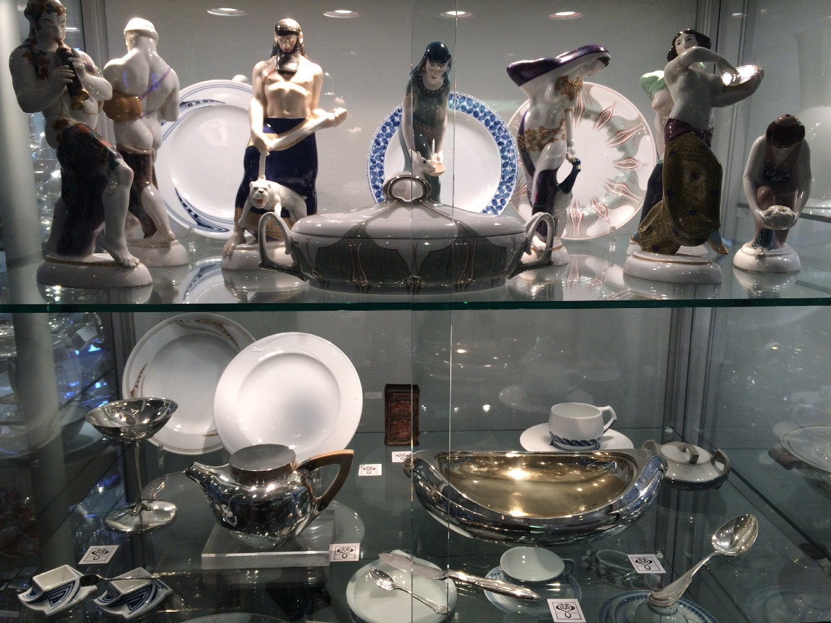 Kpm Berlin – XXl Planter Of The Wedding Procession Model By Adolph Amberg, 1908.-photo-3