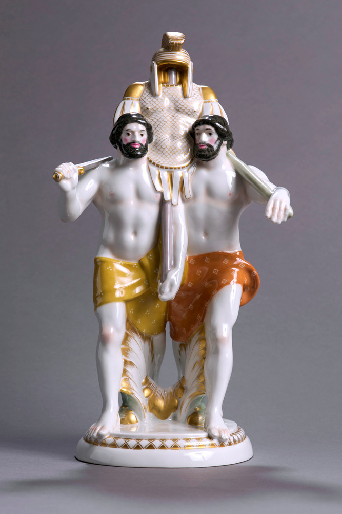 KPM Berlin 1911 – Double figure « Deux Étrusques portant une armure » du Cortège nuptial