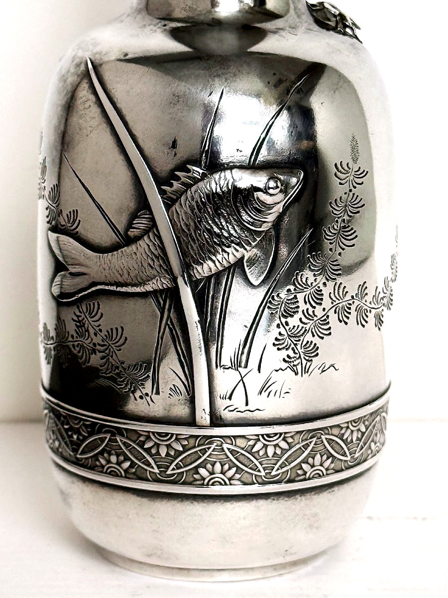 Tiffany & Co. Vase japonisante en argent massif, modèle 1473M, New York vers 1880–1891-photo-4