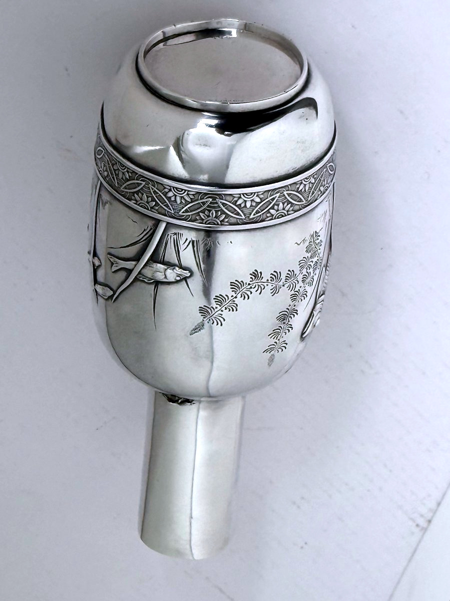 Tiffany & Co. Vase japonisante en argent massif, modèle 1473M, New York vers 1880–1891-photo-2