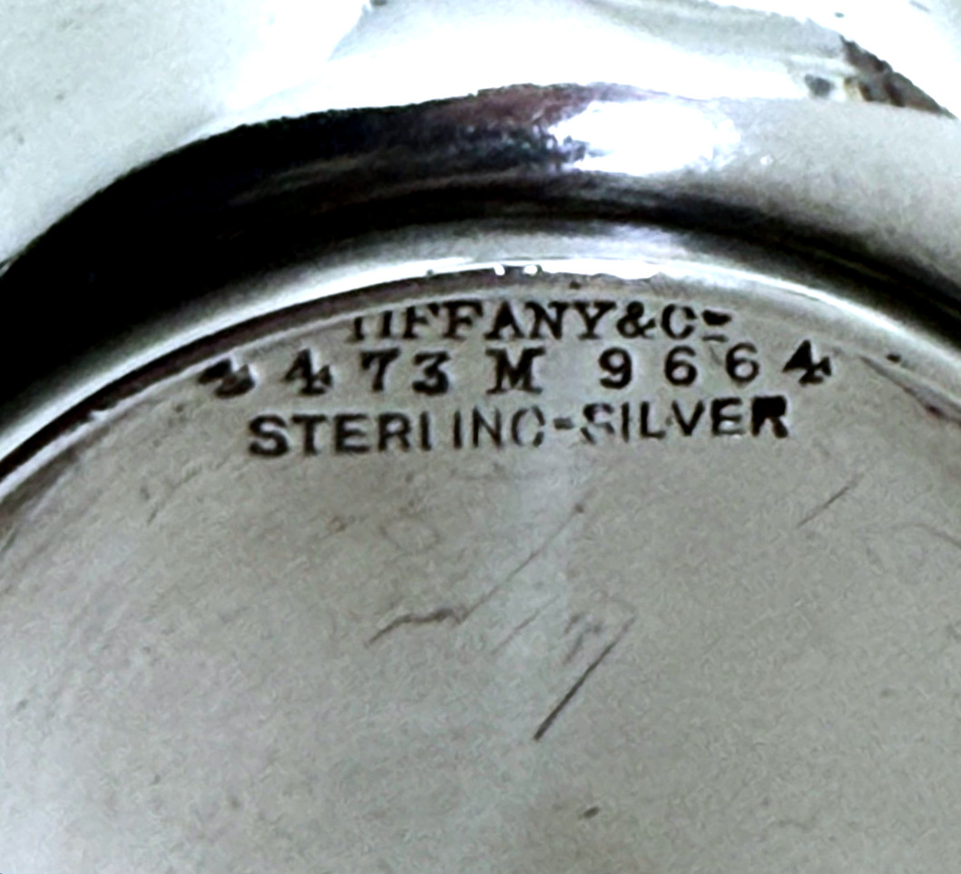 Tiffany & Co. Vase japonisante en argent massif, modèle 1473M, New York vers 1880–1891-photo-3