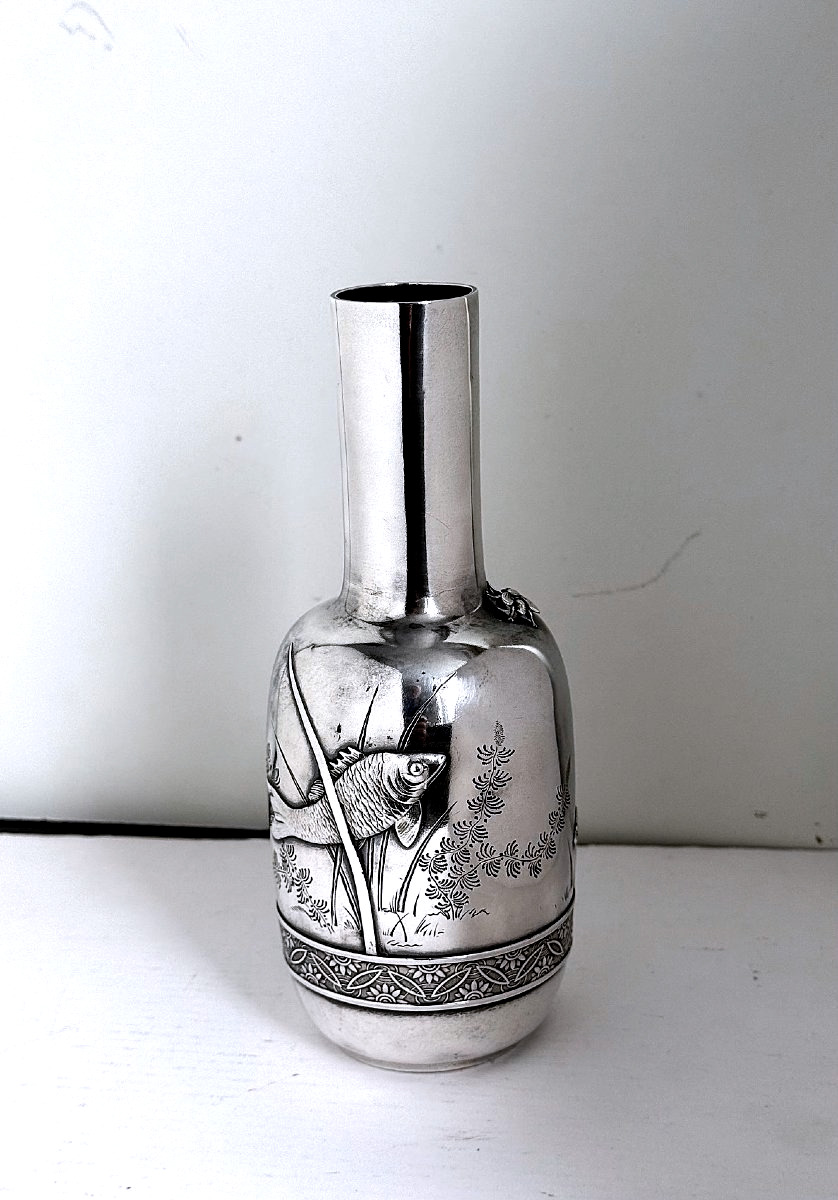 Tiffany & Co. Vase japonisante en argent massif, modèle 1473M, New York vers 1880–1891
