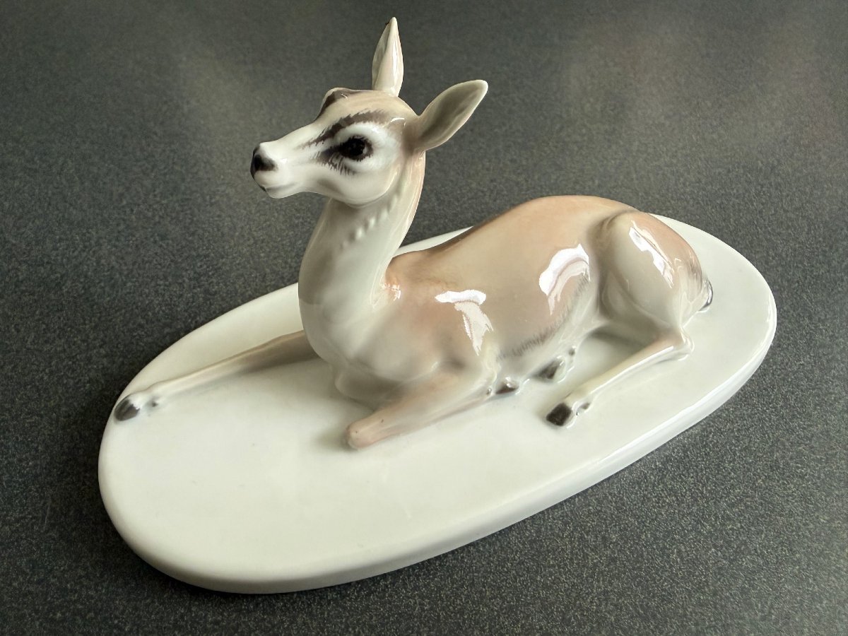 KPM Berlin Porcelaine Gazelle couchée, Emil Rutte, 1921-photo-2