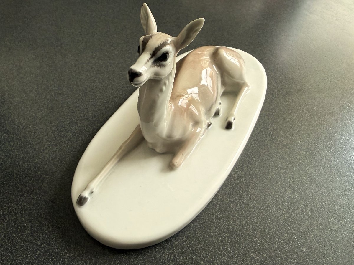 KPM Berlin Porcelaine Gazelle couchée, Emil Rutte, 1921