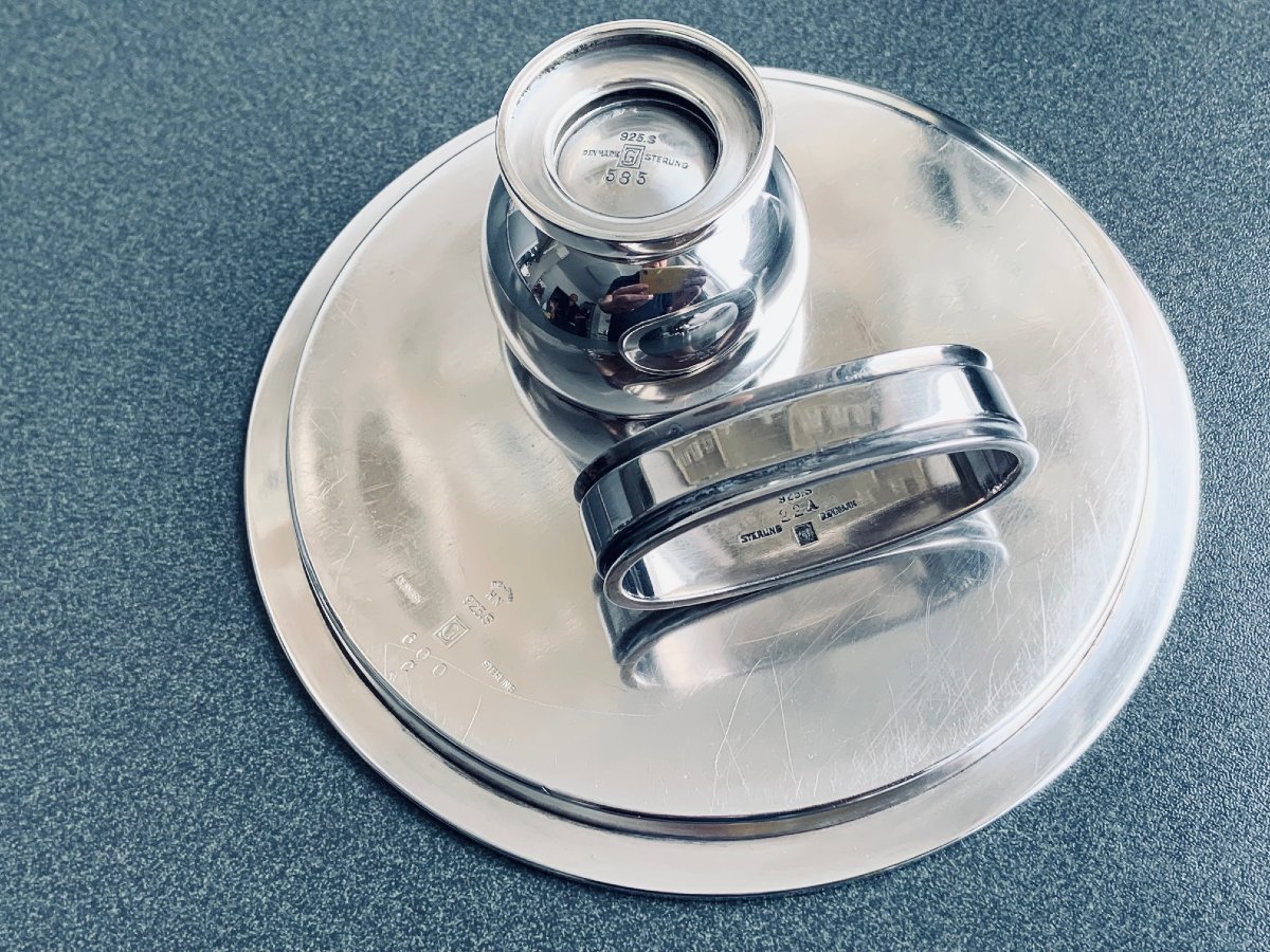Georg Jensen Pyramide coquetier en argent massif n° 585 modèle Art déco créé par Harald Nielsen