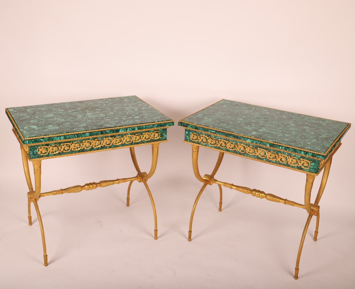 Rare Paire De Tables De Présentation De Style Empire En Malachite 