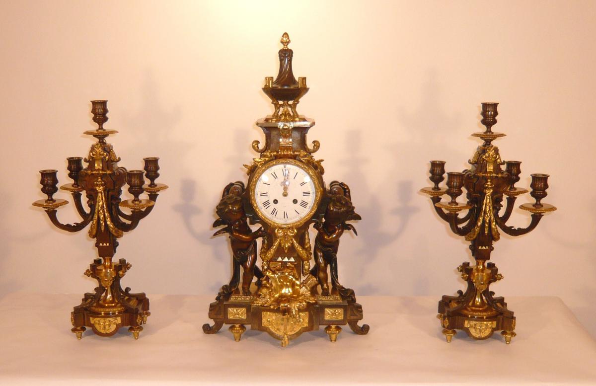 Garniture De Cheminée De Style Louis XVI Aux Attributs