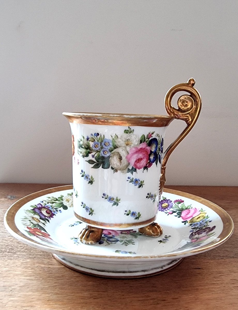 Tasse Et Sous Tasse Porcelaine De Paris époque Restauration - Bouquet De Fleurs Roses