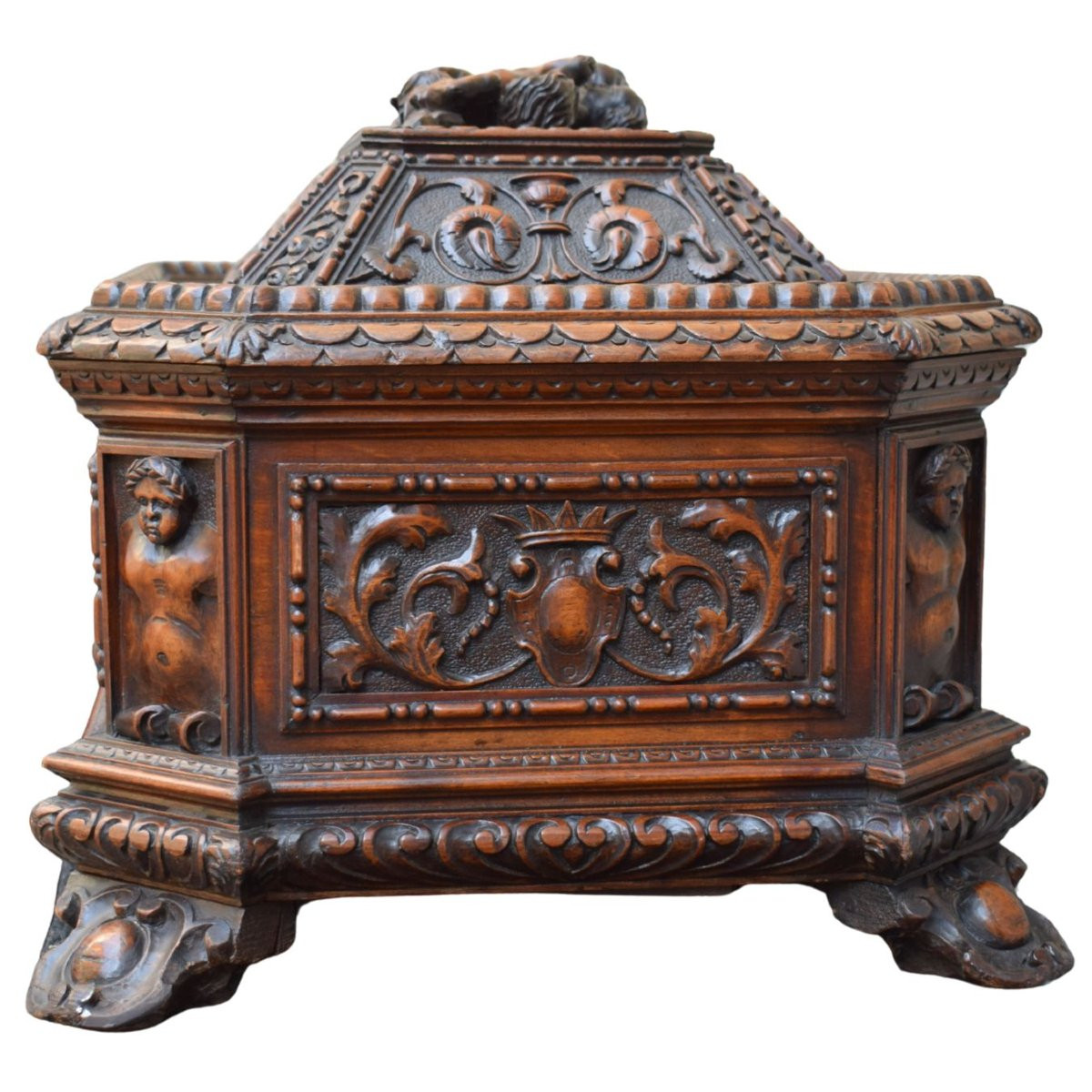 Coffret en bois sculpté – Style néo-Renaissance-photo-3