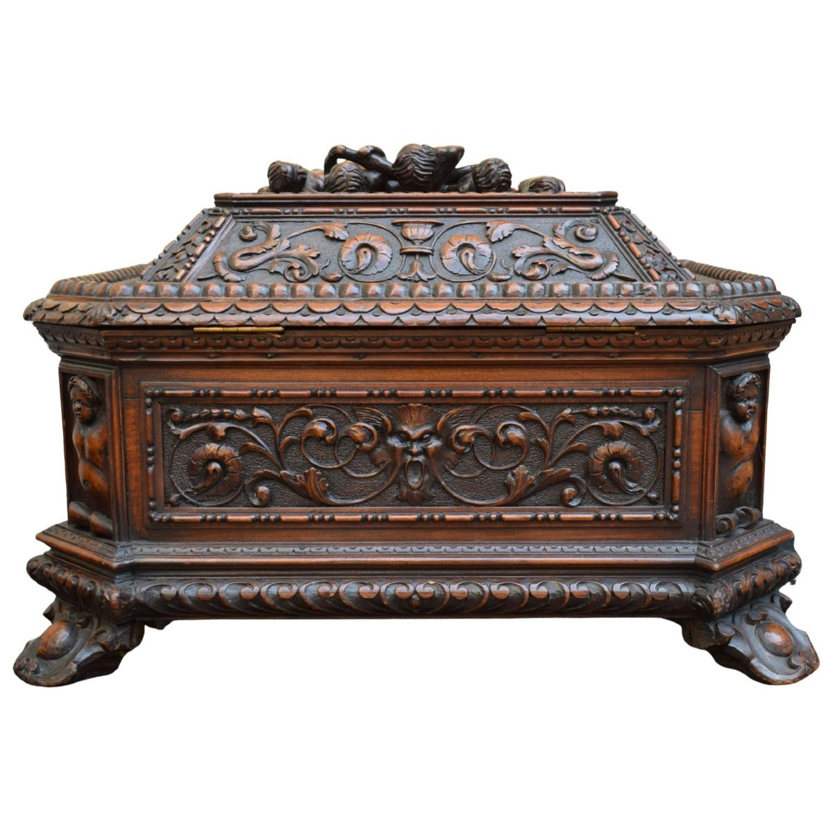Coffret en bois sculpté – Style néo-Renaissance-photo-4