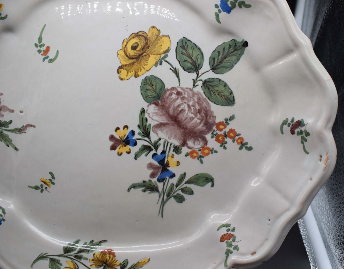 Plateau en faïence de Bassano, milieu du XVIIIe siècle, avec fleurs-photo-2