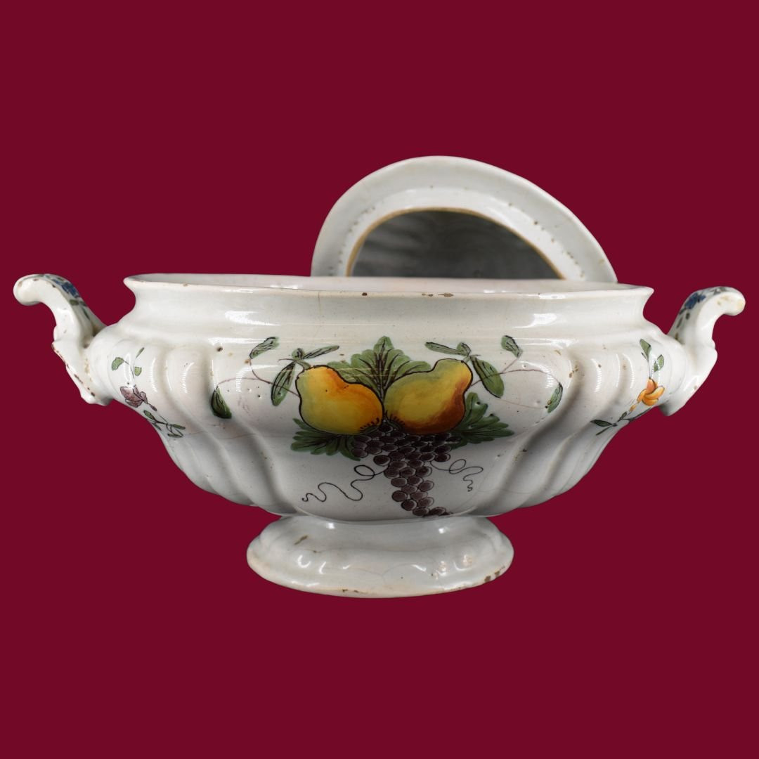 XVIIIe siècle, Imola (Émilie, Italie), Soupeière en faïence polychrome-photo-2