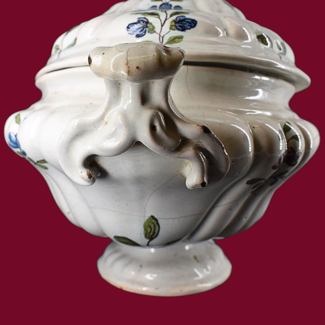 XVIIIe siècle, Imola (Émilie, Italie), Soupeière en faïence polychrome-photo-2