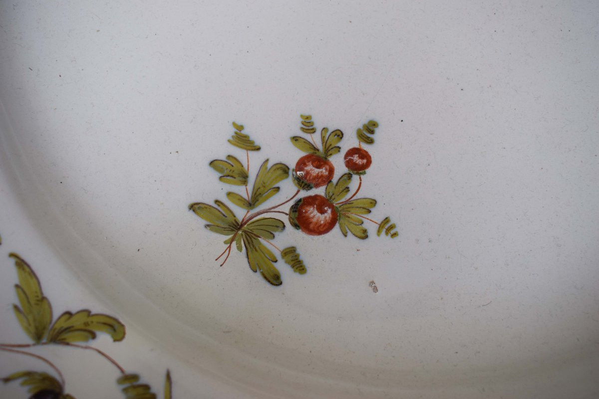 Assiette de parade en faïence, milieu du XVIIIe siècle-photo-2