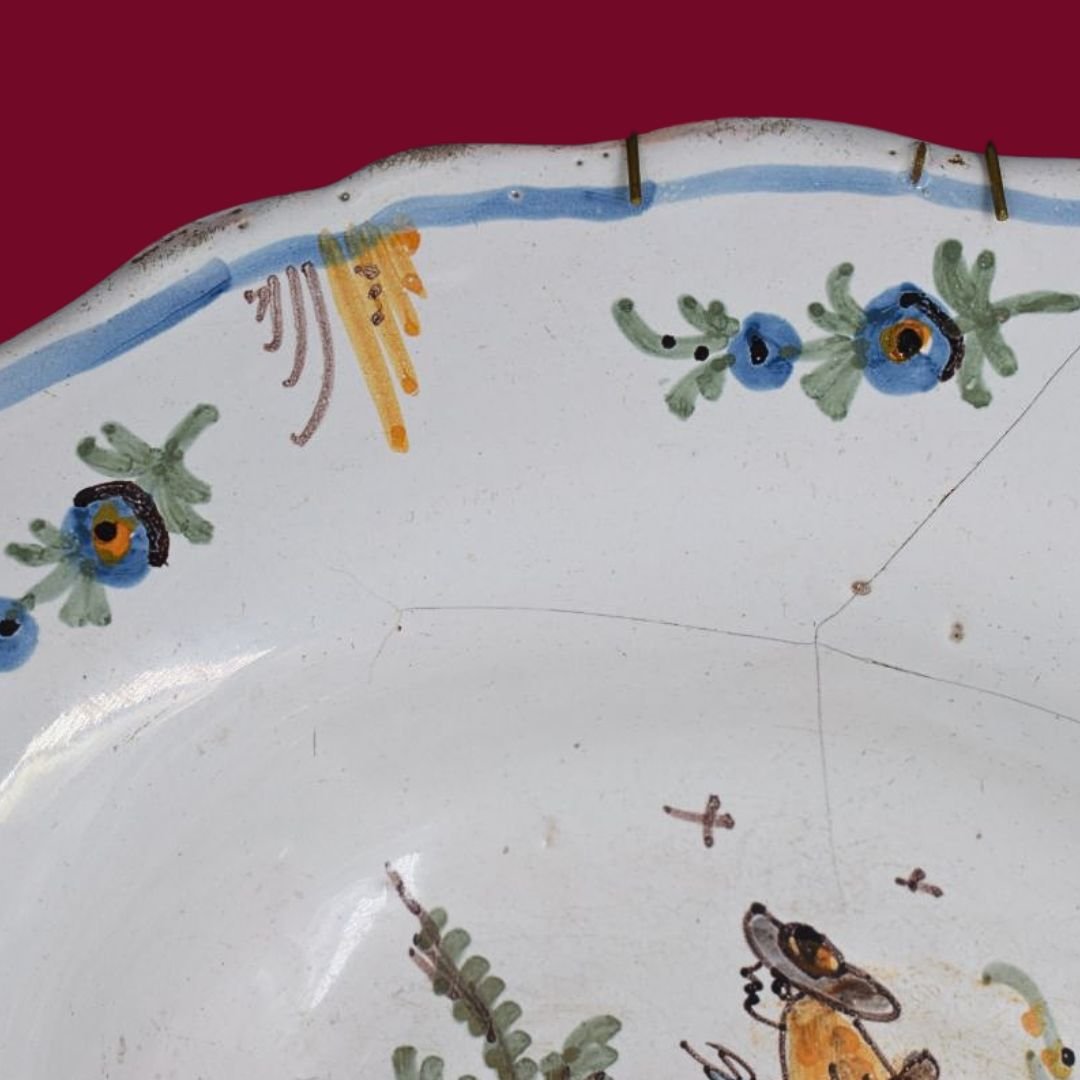 Lodi Majolica Shaving Bowl, 18th Century – Figurative Decoration And Vibrant Polychrome-photo-2