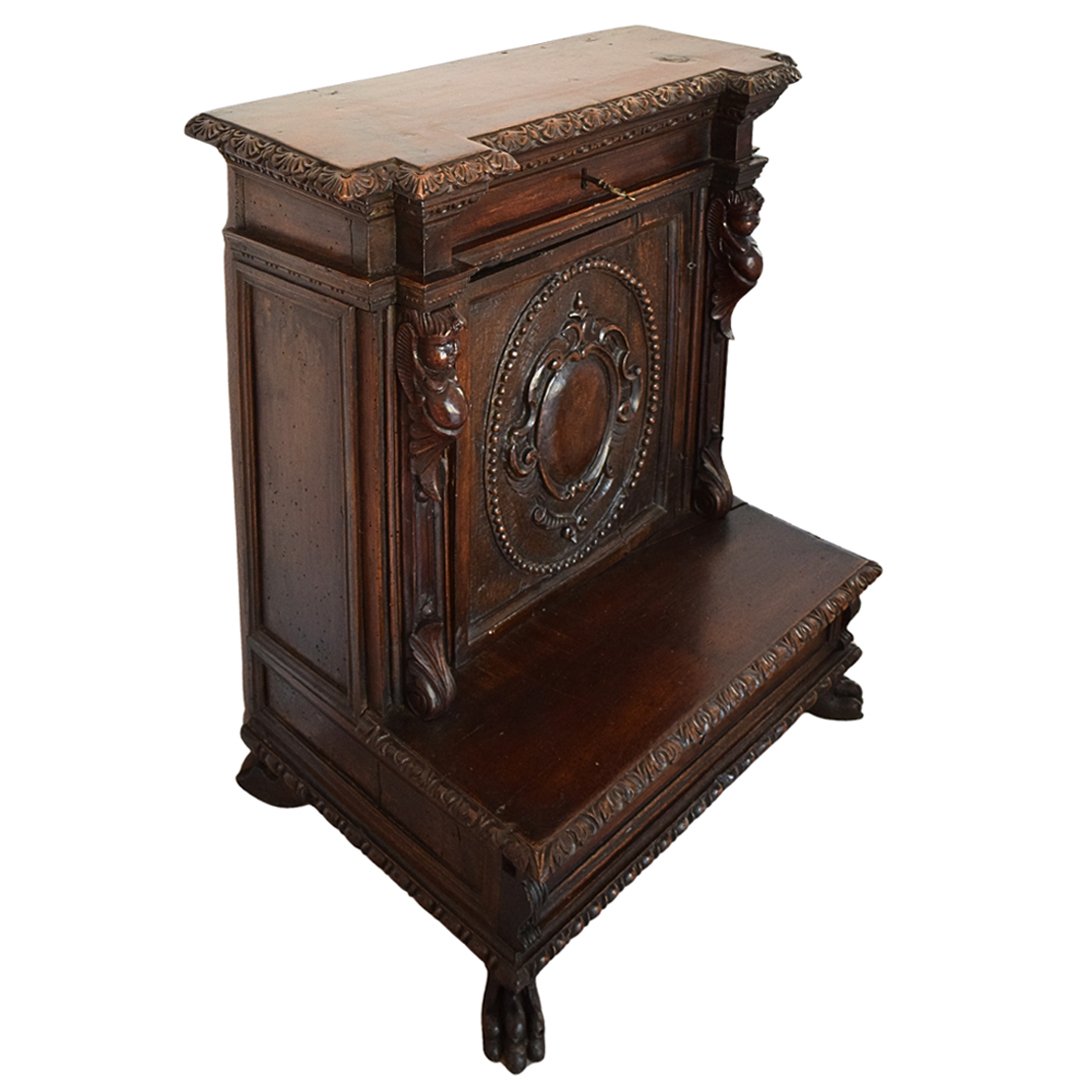 17th-century Genoese Kneeler Made Of Walnut-photo-2
