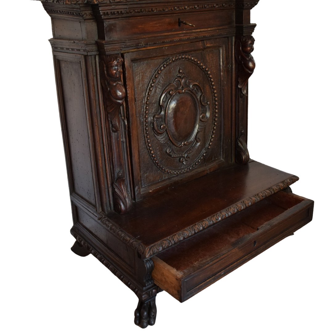 17th-century Genoese Kneeler Made Of Walnut-photo-1